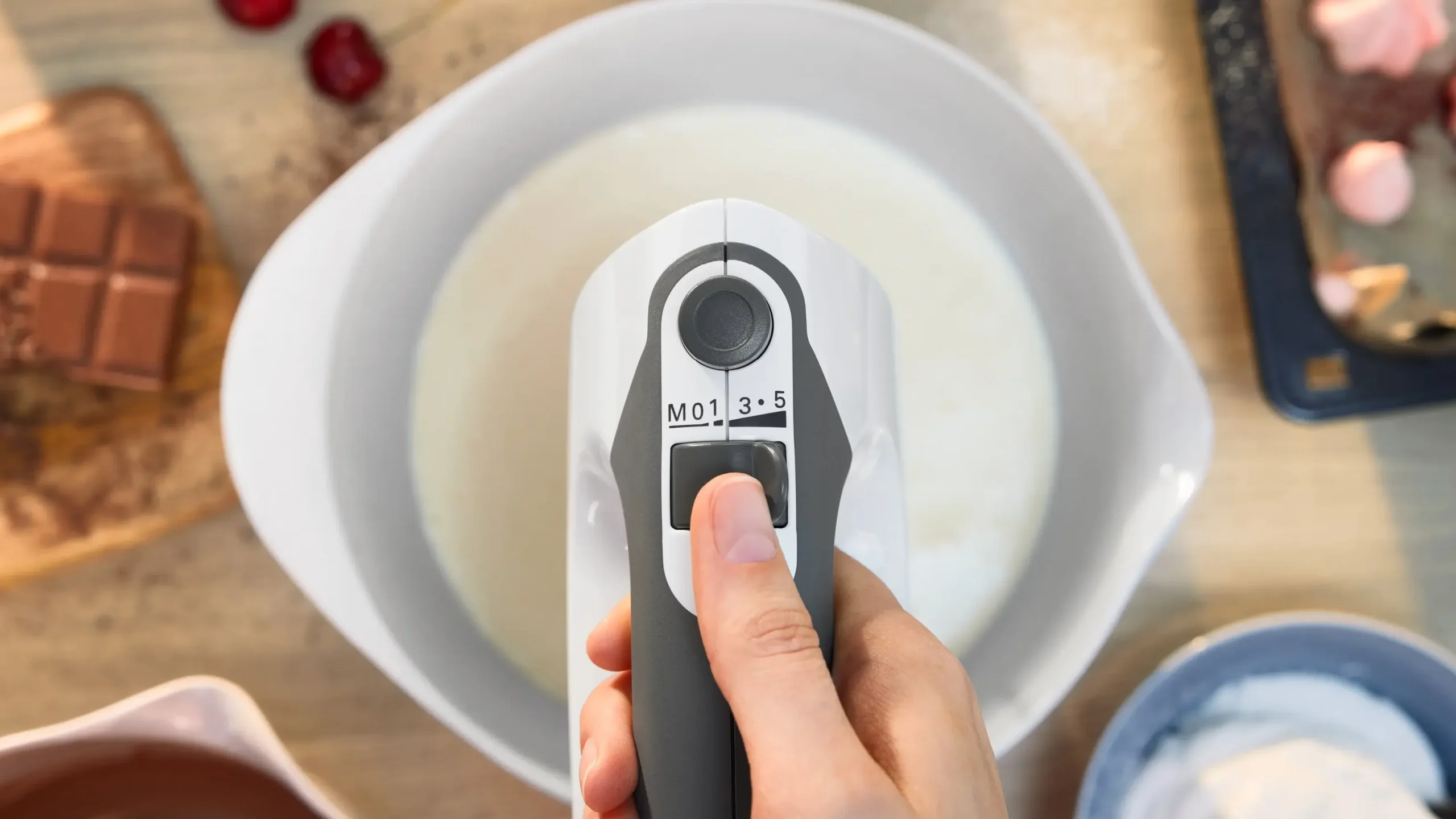 MFQ37470 Handmixer ErgoMixx 750 W Wit, Grijs