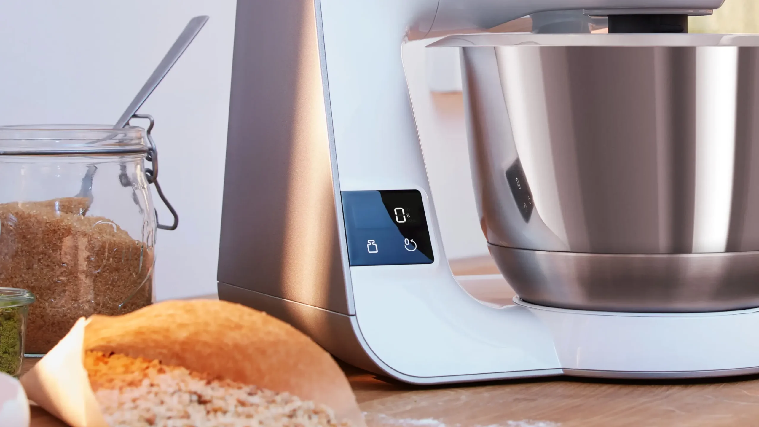 Serie 4 Keukenmachine met weegschaal en timer MUM 5 1000 W Wit, Champagne