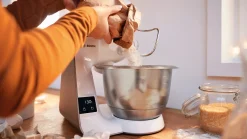 Serie 4 Keukenmachine met weegschaal en timer MUM 5 1000 W Wit, Champagne
