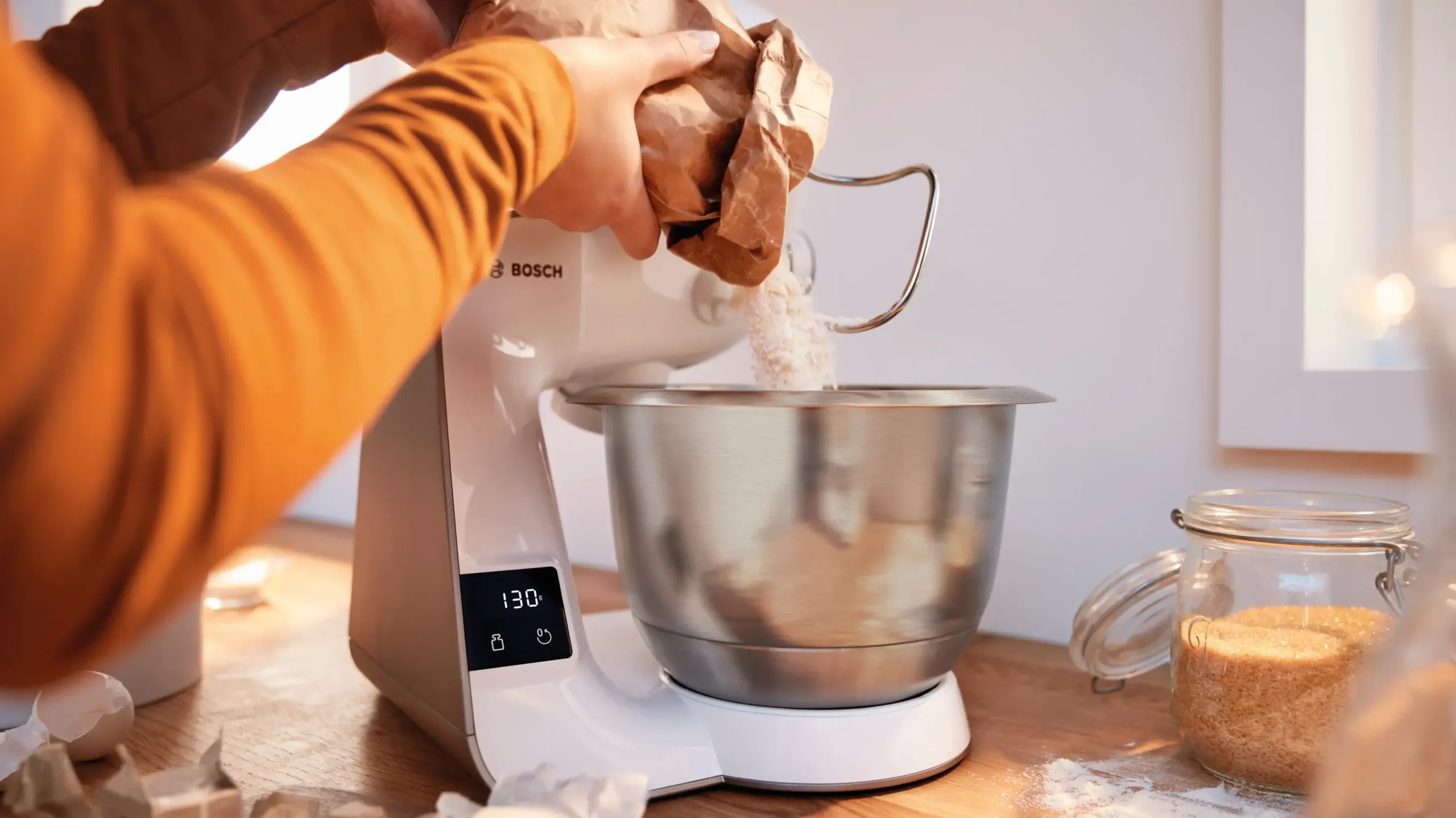 Serie 4 Keukenmachine met weegschaal en timer MUM 5 1000 W Wit, Champagne