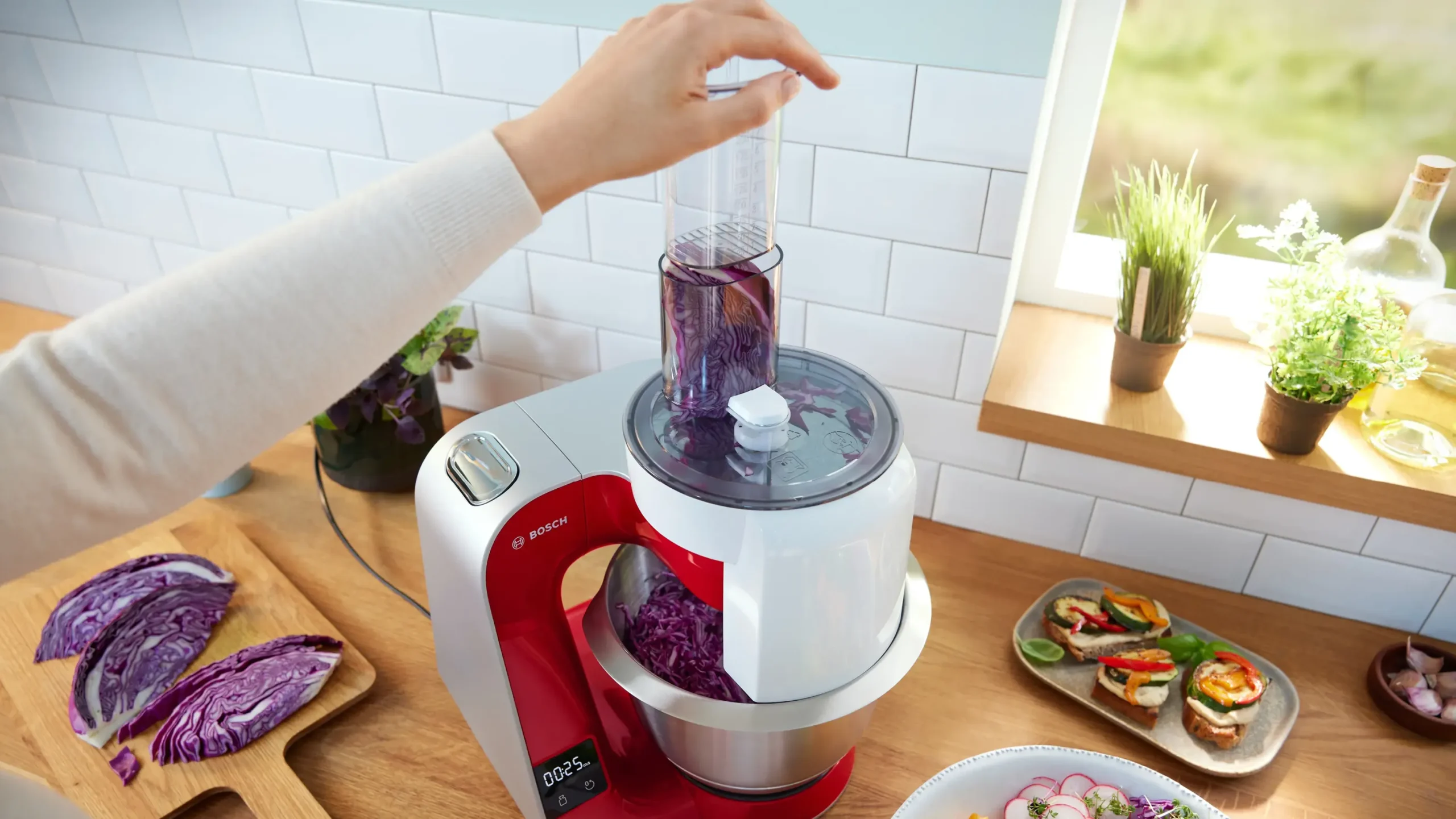 Serie 4 Keukenmachine met weegschaal en timer MUM 5 1000 W Rood, Zilver