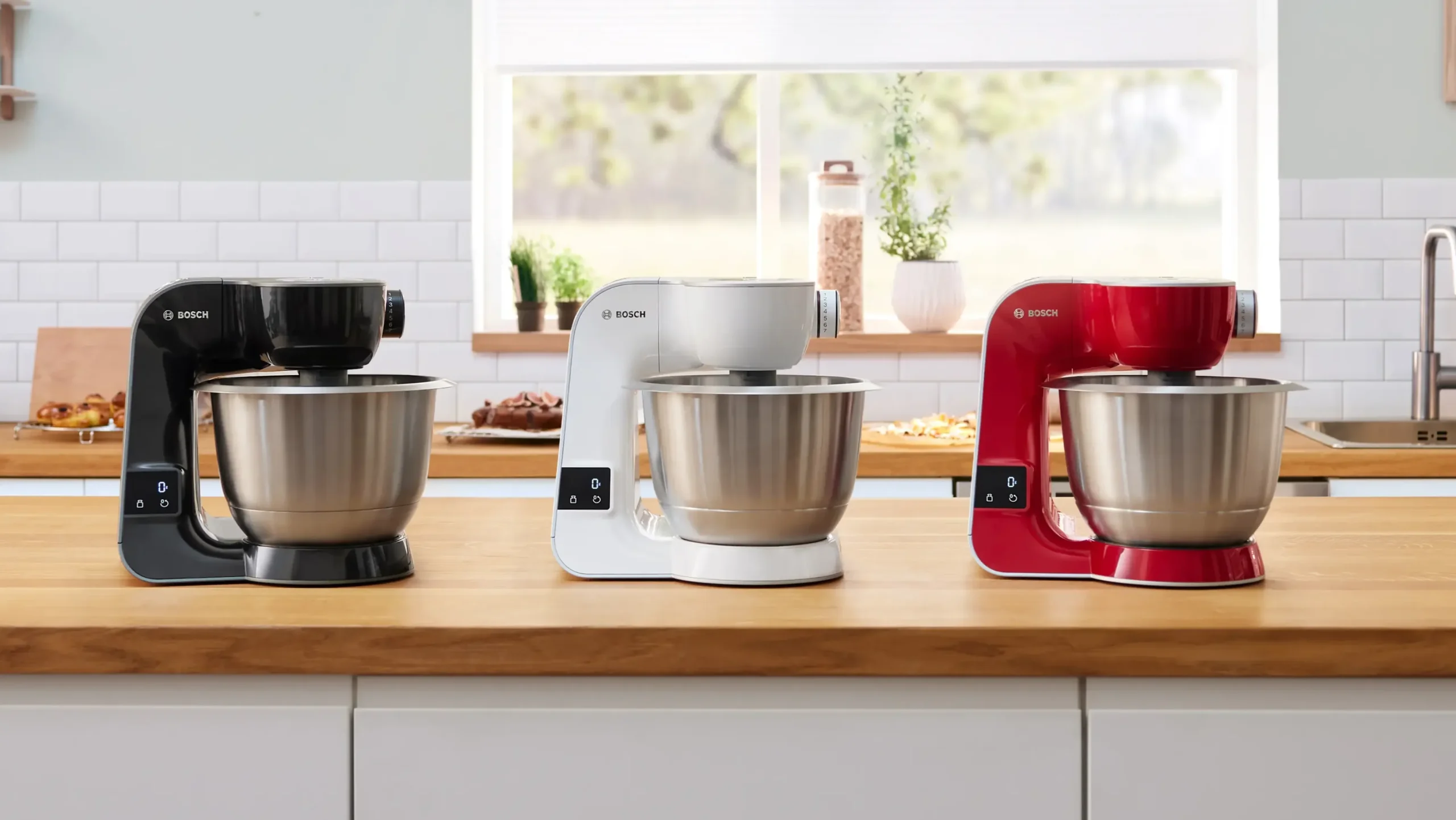Serie 4 Keukenmachine met weegschaal en timer MUM 5 1000 W Rood, Zilver