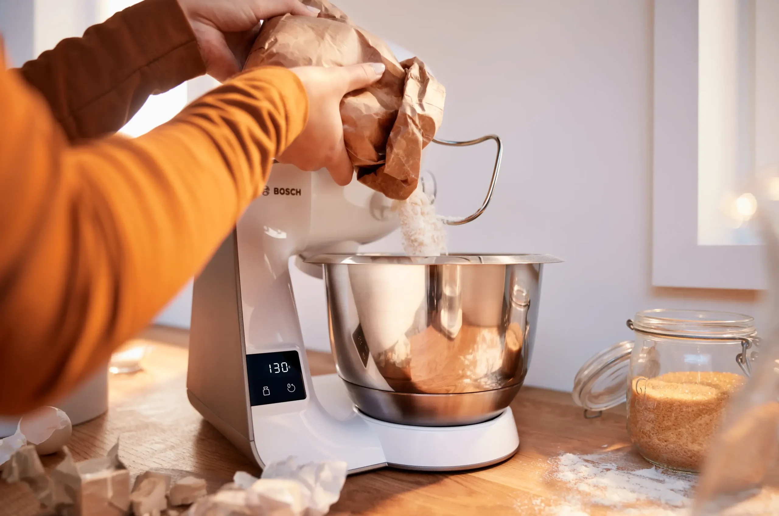 Serie 4 Keukenmachine met weegschaal en timer MUM 5 1000 W Wit, Champagne
