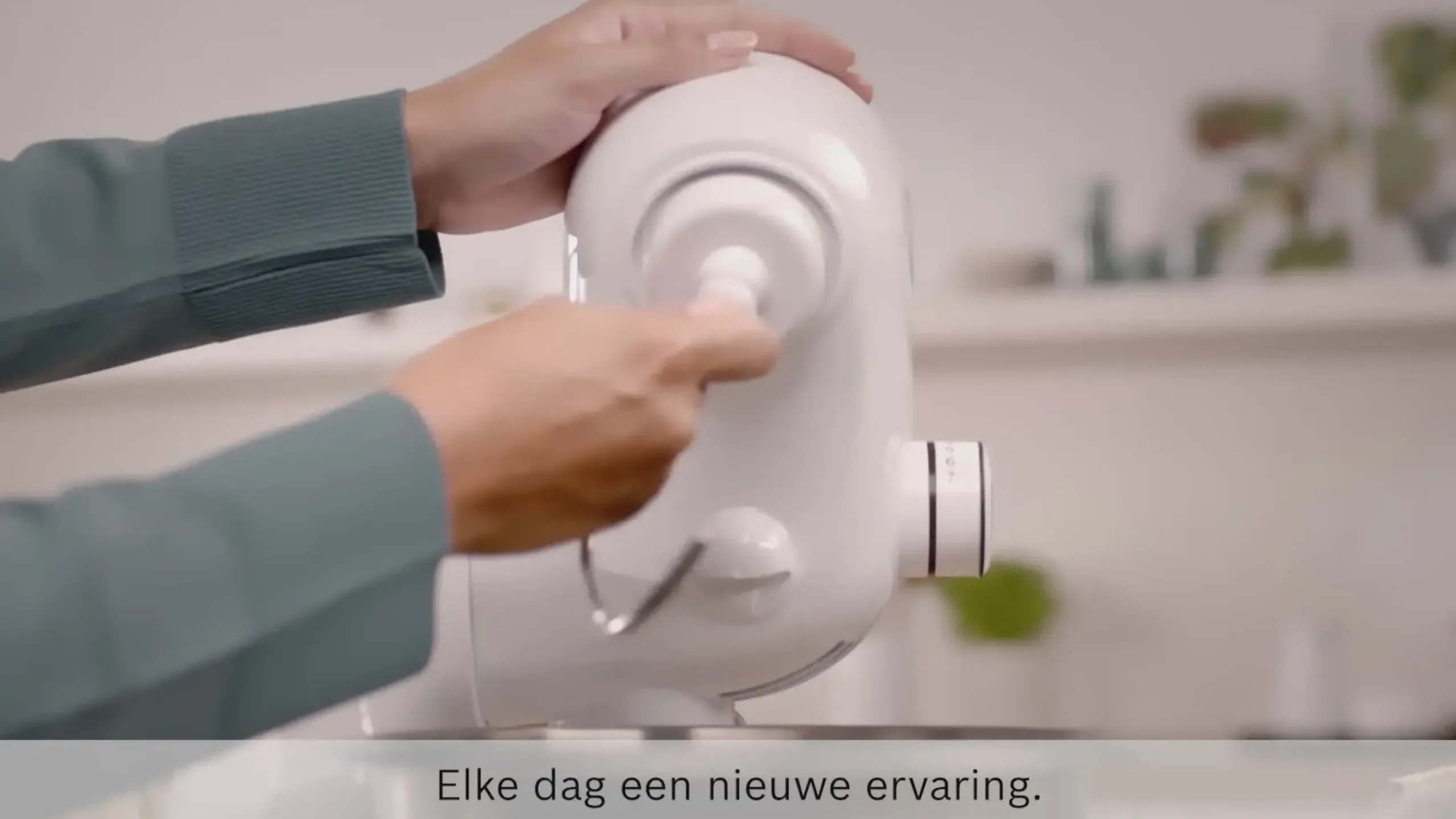 Serie 4 Keukenmachine met weegschaal en timer MUM 5 1000 W Wit, Champagne