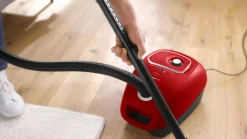 Serie 4 Stofzuiger met zak ProAnimal Rood
